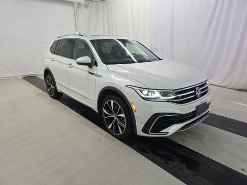 Used 2022 Volkswagen Tiguan SEL R-Line image 3