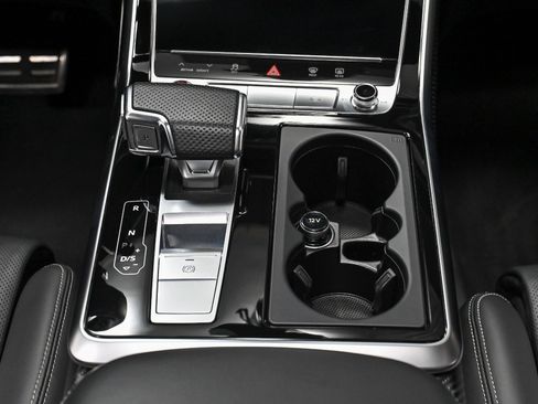 Used 2021 Audi RS Q8 w/ Carbon Optic Package image 25