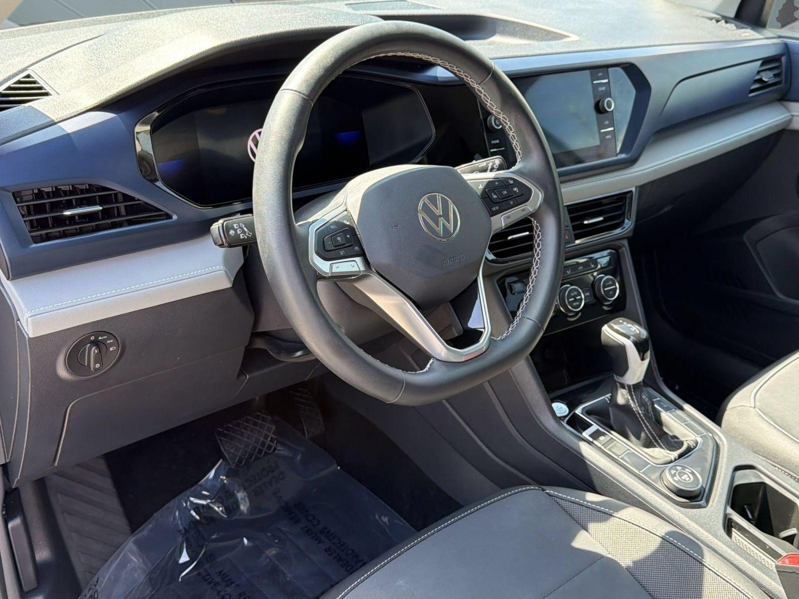 Used 2024 Volkswagen Taos SE AWD/4WD image 4