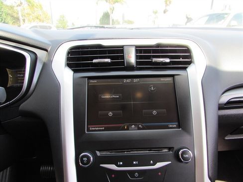 Used 2014 Ford Fusion SE FWD image 17