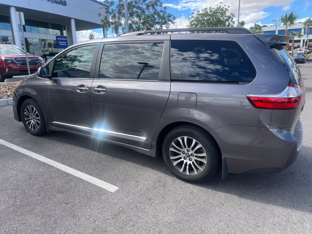 Used 2019 Toyota Sienna XLE w/ XLE Navigation Package FWD image 5