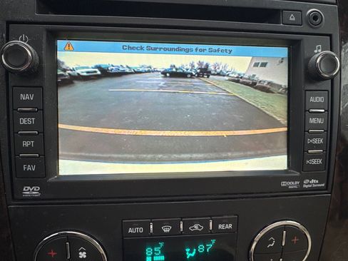 Used 2011 GMC Yukon Denali image 17