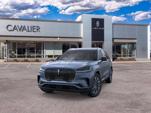 Used 2026 Lincoln Aviator AWD image 2