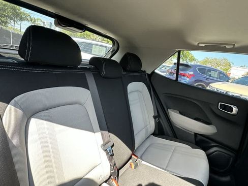 Used 2024 Hyundai Venue SEL FWD image 25