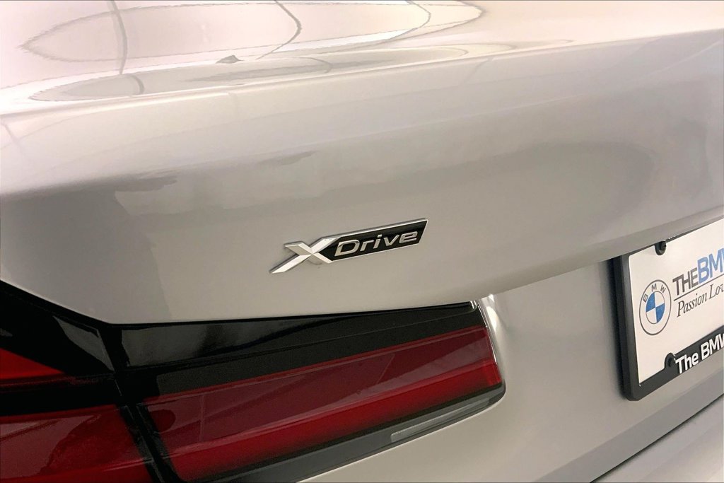 Used 2021 BMW 530i xDrive w/ Premium Package AWD/4WD image 7