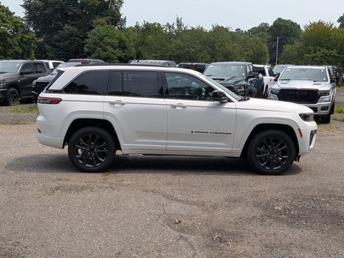 New 2026 Jeep Grand Cherokee Limited AWD/4WD image 2