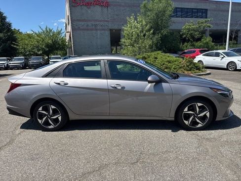 Used 2023 Hyundai Elantra SEL w/ Convenience Package FWD image 15