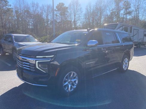 Used 2025 Chevrolet Suburban Premier image 2