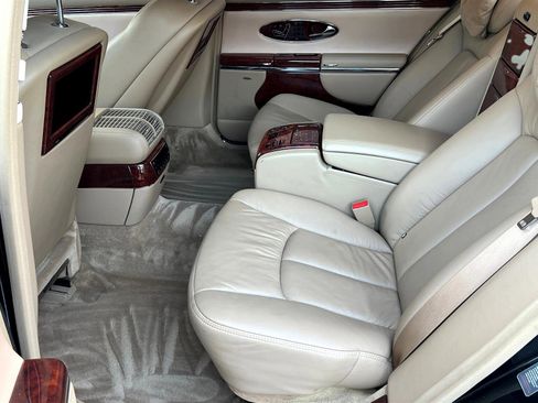 Used 2004 Maybach 57 image 9