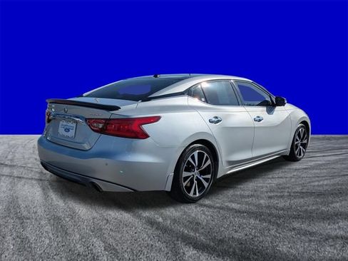 Used 2018 Nissan Maxima Platinum w/ Interior Lighting Package FWD image 4