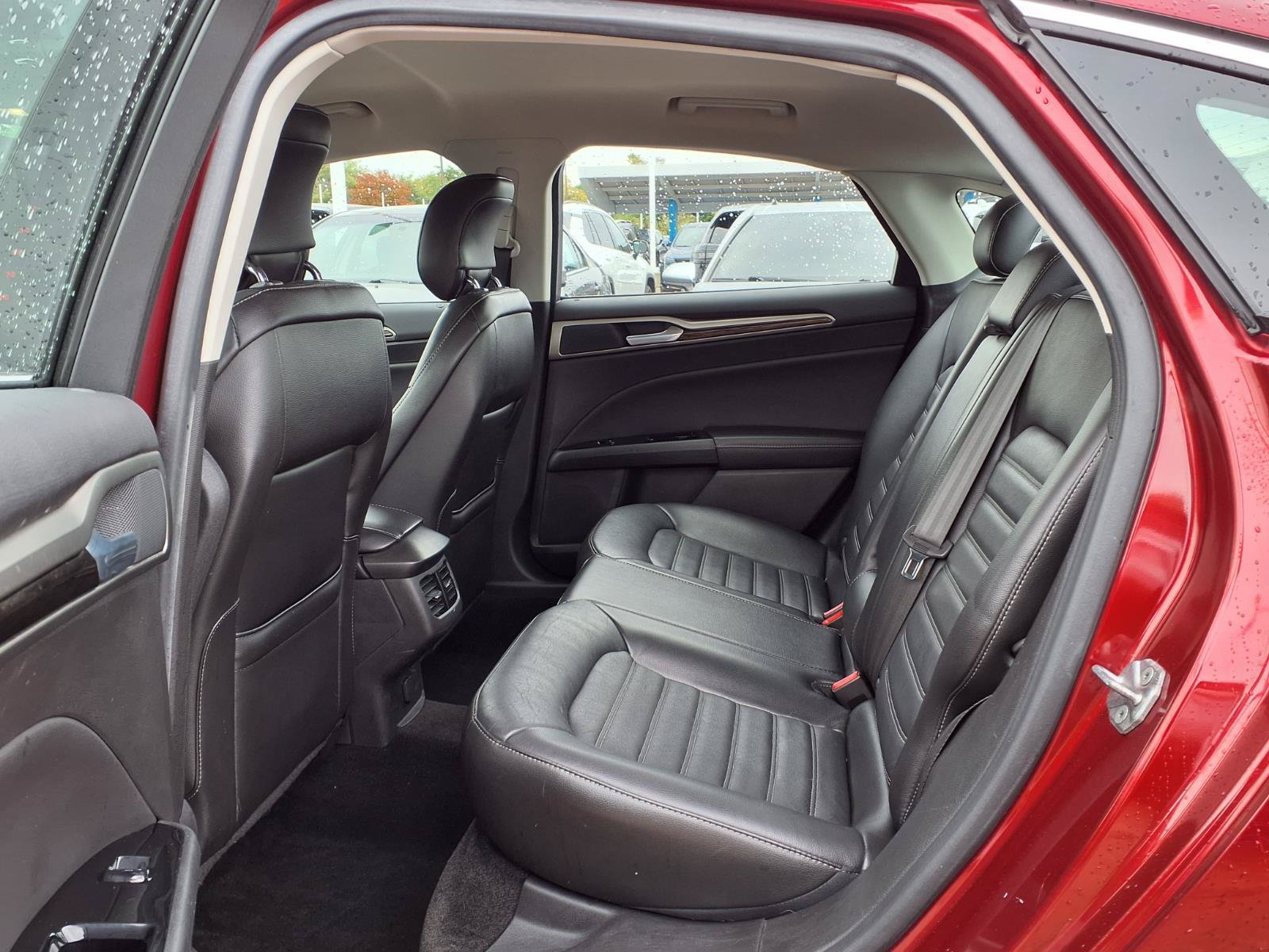 Used 2014 Ford Fusion SE w/ Equipment Group 202A FWD image 10