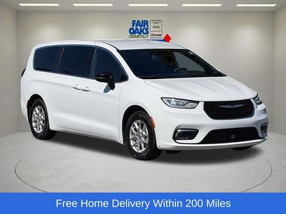 Certified 2025 Chrysler Pacifica Select
