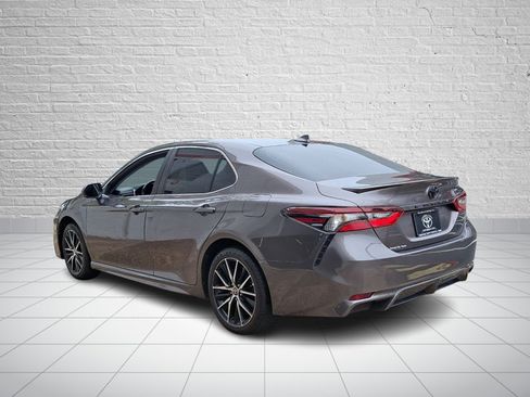 Used 2022 Toyota Camry SE w/ Carpet Mat Package (TMS) FWD image 4