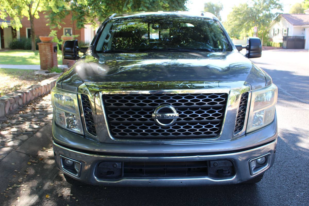 Used 2017 Nissan Titan SV AWD/4WD image 4