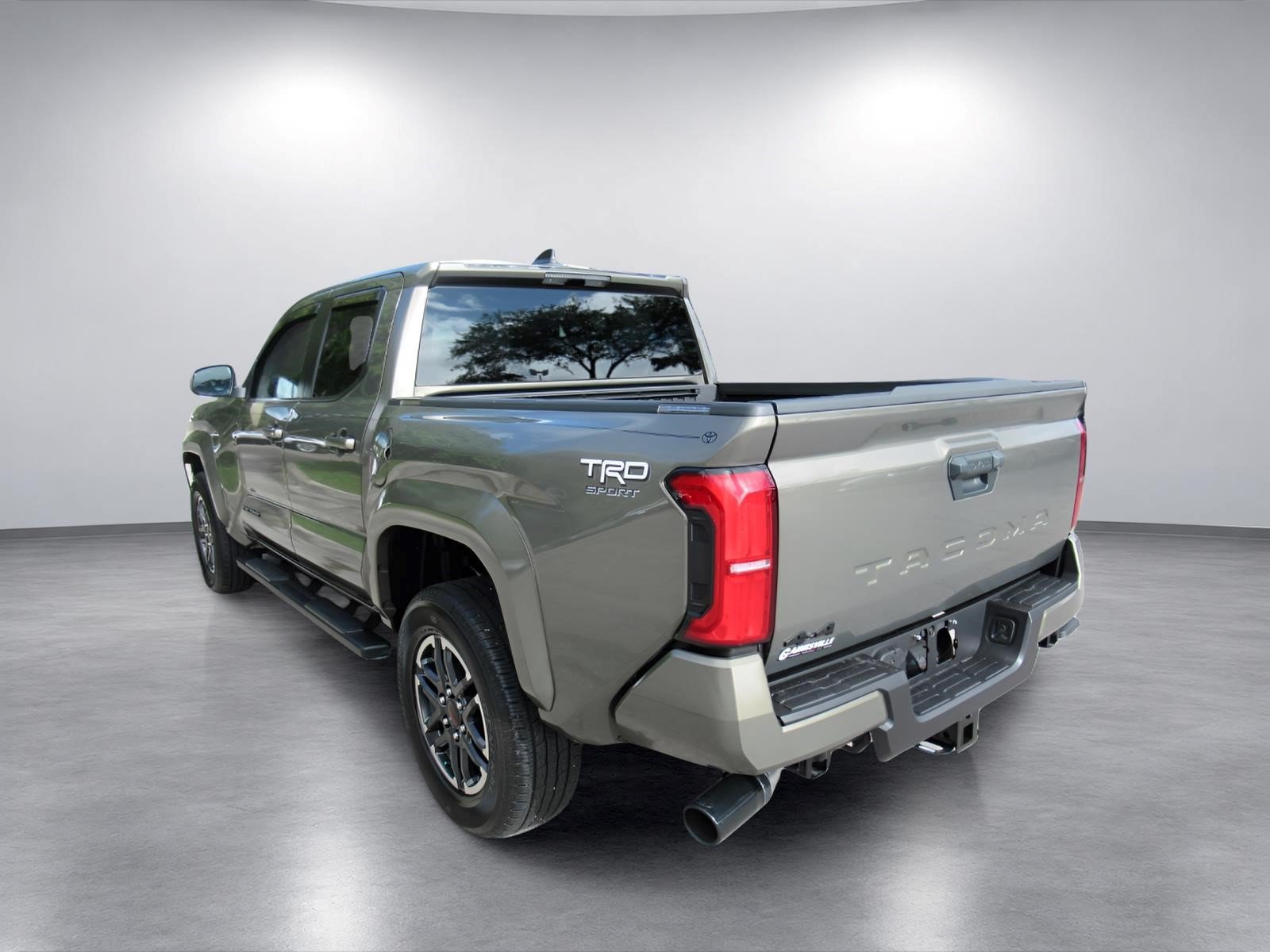 Used 2025 Toyota Tacoma TRD Sport AWD/4WD image 4