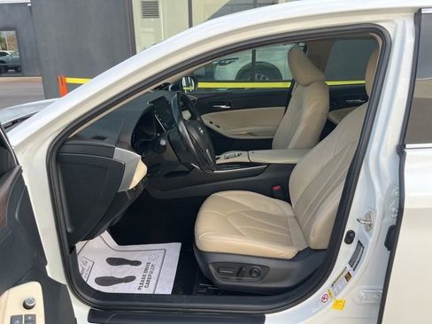 Used 2019 Toyota Avalon Limited image 27