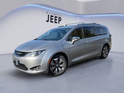 Used 2018 Chrysler Pacifica Limited w/ Advanced Safetytec Group