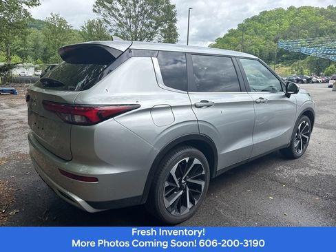 Used 2024 Mitsubishi Outlander SE AWD/4WD image 6