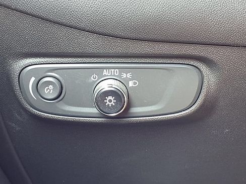 Used 2022 Chevrolet Equinox LT FWD image 18