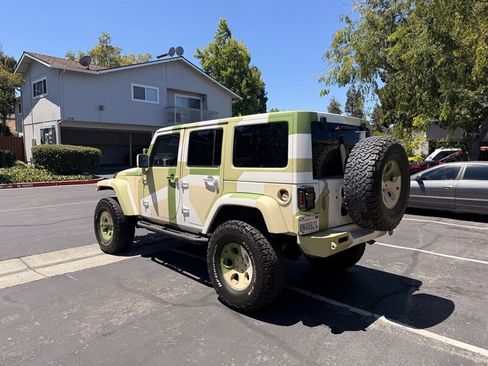 Used 2015 Jeep Wrangler Unlimited Sahara w/ Connectivity Group AWD/4WD image 4