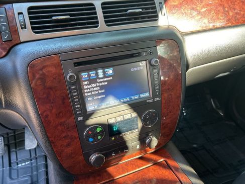 Used 2013 Chevrolet Tahoe LTZ image 19