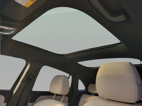 Certified 2025 Mercedes-Benz GLA 250 image 24