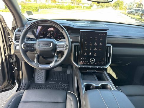 Used 2025 GMC Acadia Denali w/ Super Cruise Package image 17