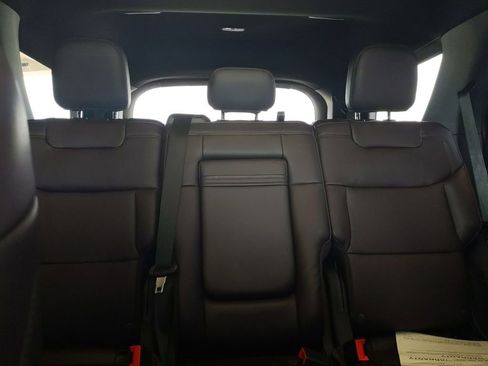 Used 2025 Ford Explorer Platinum AWD/4WD image 33