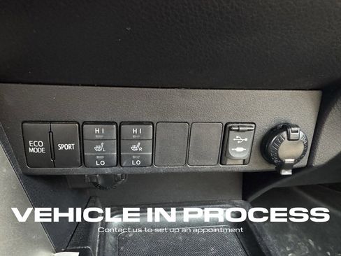 Used 2015 Toyota RAV4 Limited image 23