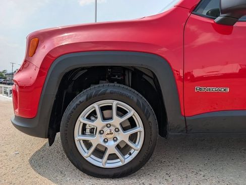 Used 2023 Jeep Renegade Latitude w/ Premium Group AWD/4WD image 10