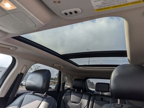 Used 2019 Ford Edge Titanium w/ Equipment Group 301A image 23