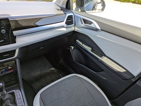 New 2026 Volkswagen Taos SE image 17