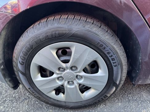 Used 2017 Kia Forte LX image 4