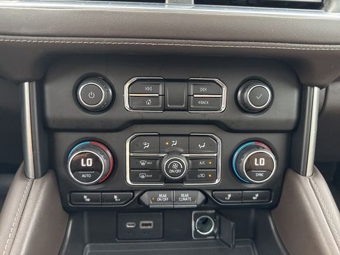 Used 2021 Chevrolet Tahoe Z71 w/ Z71 Signature Package image 23