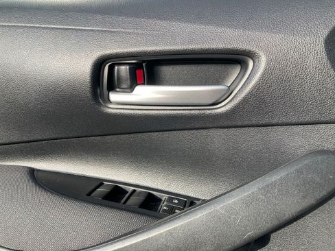Used 2021 Toyota Corolla LE FWD image 12