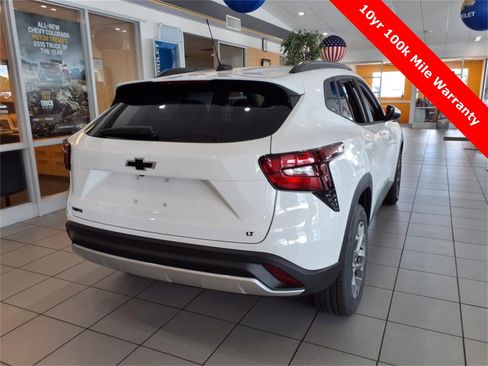 New 2025 Chevrolet Trax LT w/ Driver Confidence Package image 5