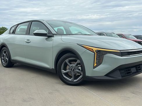 Used 2025 Kia K4 LXS image 5