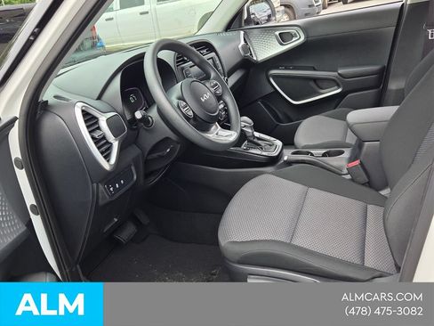 Used 2025 Kia Soul LX w/ LX Technology Package FWD image 5
