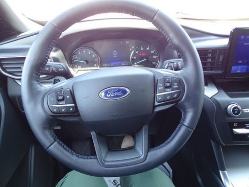 Used 2020 Ford Explorer XLT w/ Equipment Group 202A RWD image 12