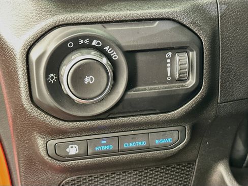 Used 2023 Jeep Wrangler Unlimited Sahara AWD/4WD image 17