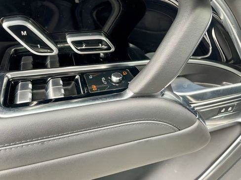 Used 2023 Land Rover Range Rover SE image 12