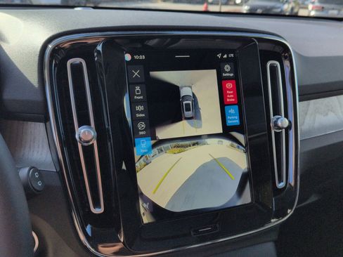 New 2026 Volvo XC40 B5 Plus w/ Protection Package Premier image 19