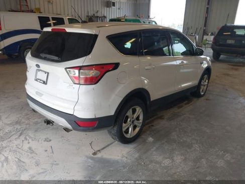 Used 2017 Ford Escape SE image 5