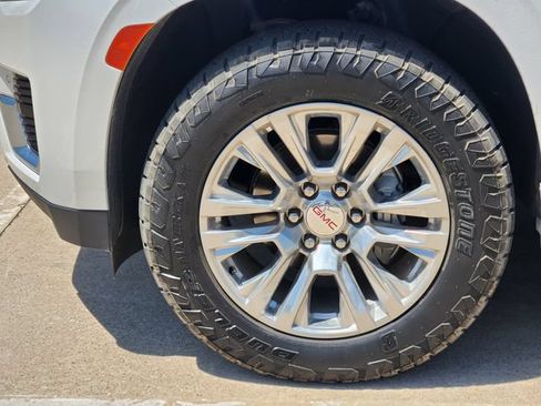 Used 2023 GMC Yukon XL Denali w/ Max Trailering Package AWD/4WD image 10