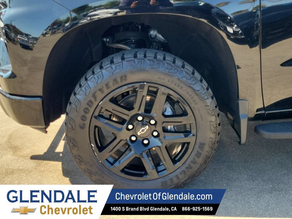 Used 2024 Chevrolet Silverado 1500 LT Trail Boss w/ LT Trail Boss Premium Package AWD/4WD image 18