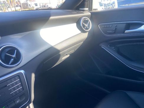 Used 2015 Mercedes-Benz CLA 250 image 8