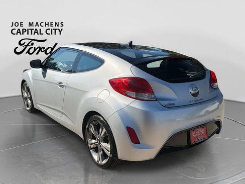 Used 2017 Hyundai Veloster Value Edition FWD image 7