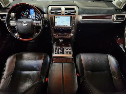 Used 2017 Lexus GX 460 Luxury w/ Preferred Accessory Package image 46