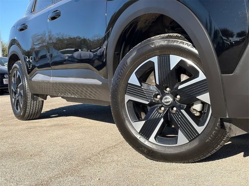 Certified 2025 Nissan Kicks SV image 2