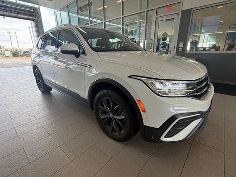Used 2022 Volkswagen Tiguan SE w/ Panoramic Sunroof Package FWD image 7